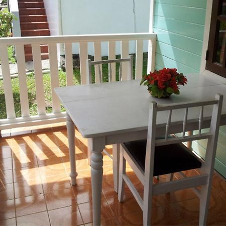 Chez Ophelia Cottage Apartments Roseau Phòng bức ảnh